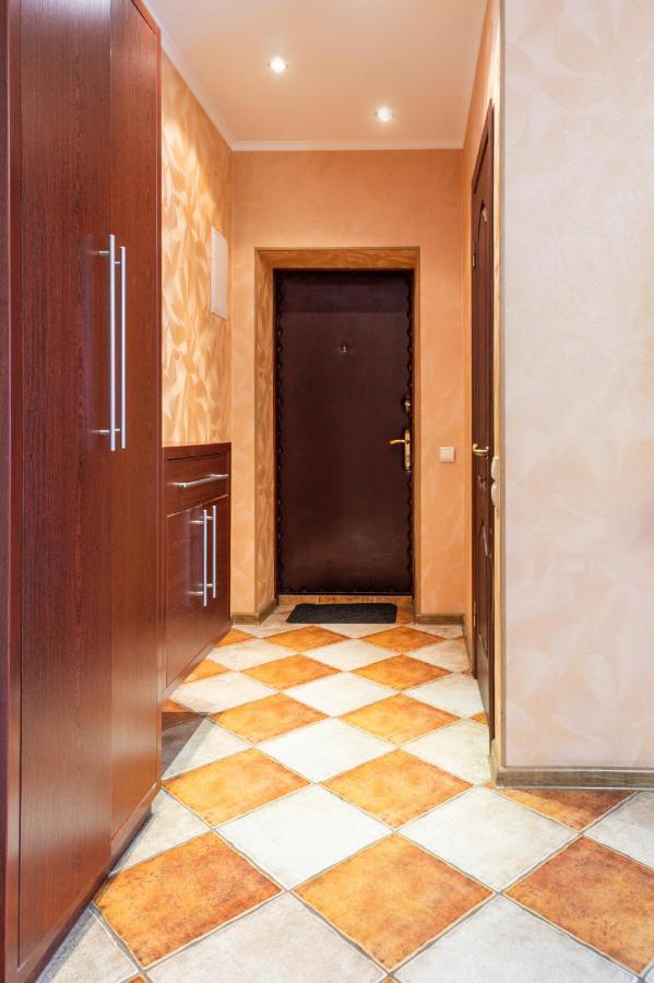 Triokhsviatytelskaya Street 3 Apartment *