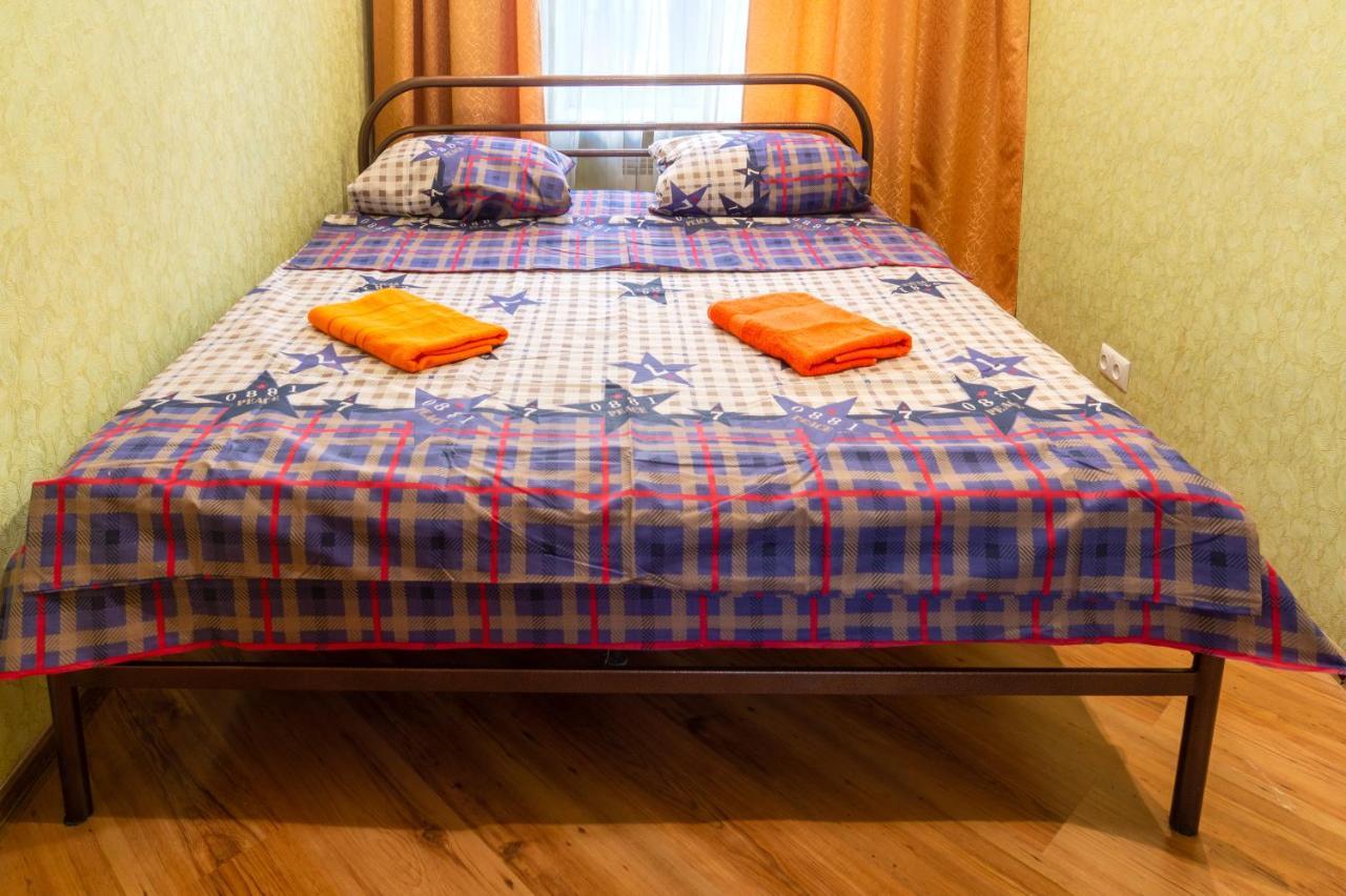 Triokhsviatytelskaya Street 3 Apartment *