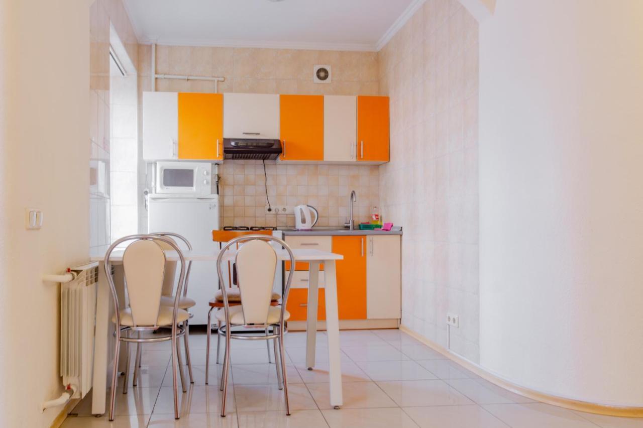 Triokhsviatytelskaya Street 3 Apartment