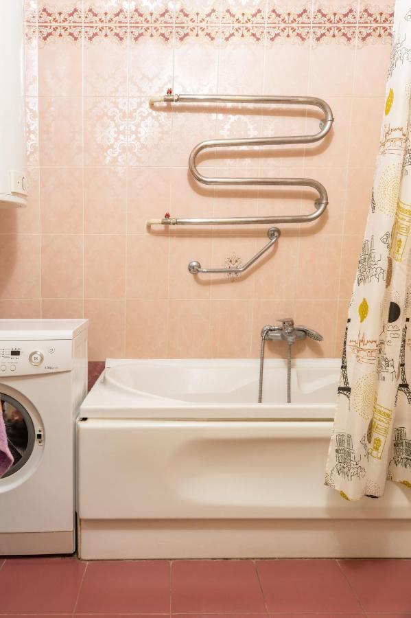 Apartment Triokhsviatytelskaya Street 3
