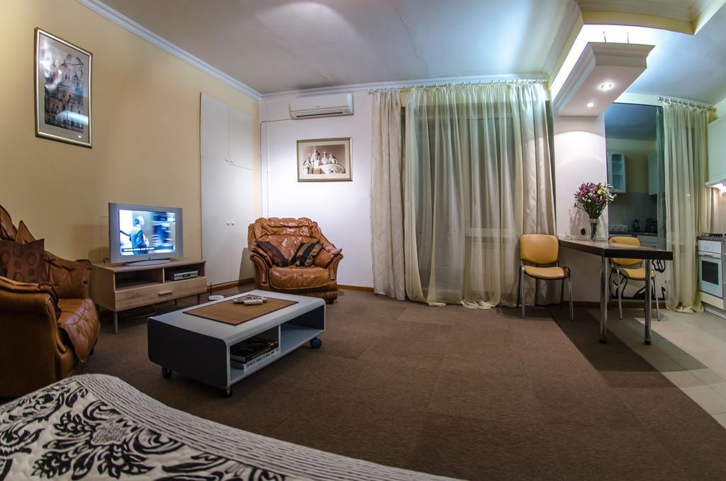 Triokhsviatytelskaya Street 3 Apartment Kyiv