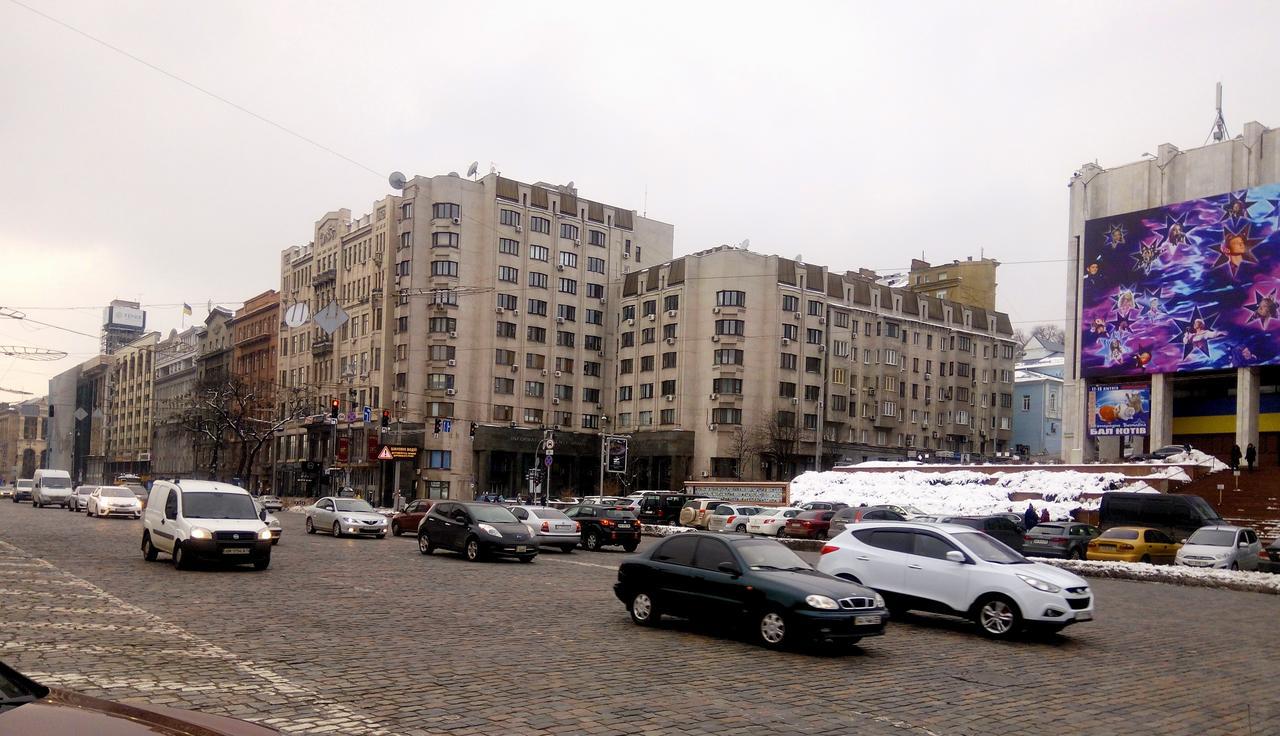 Triokhsviatytelskaya Street 3 *